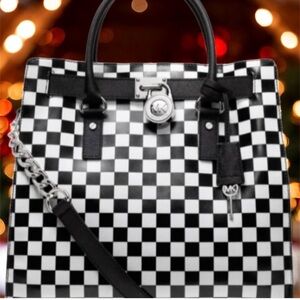 Michael Kors Black and White Checkered Tote w Silver clock ad Tasse! EUC no CO